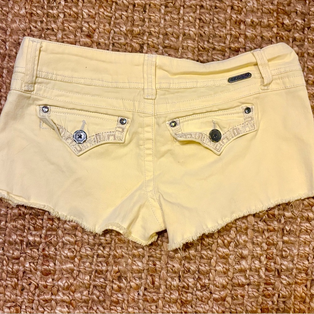 Buckle - Picture 2 of 3